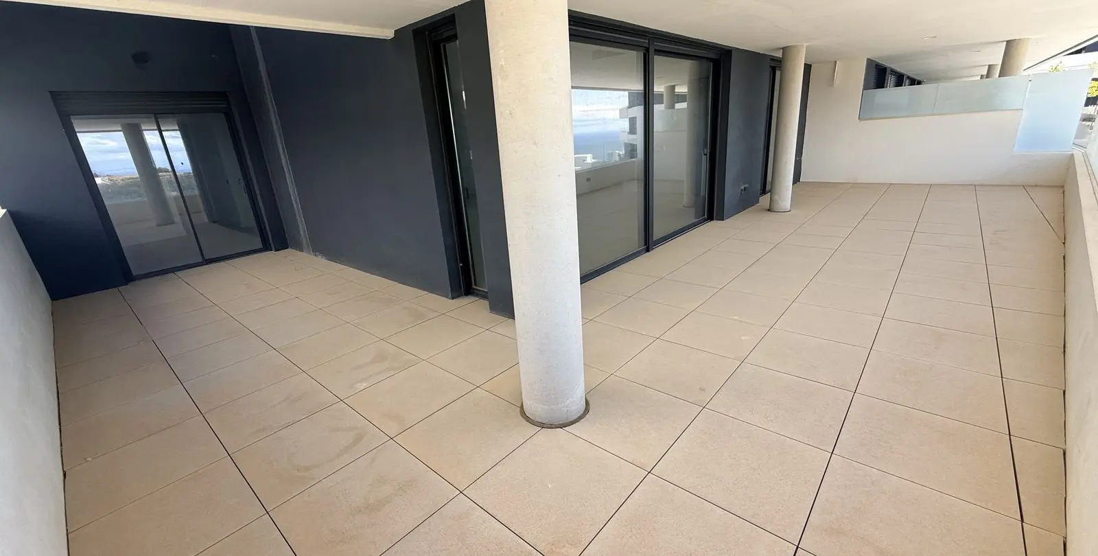 Sale of middle floor apartment in Altos de los Monteros 19