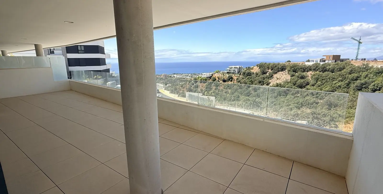 Sale of middle floor apartment in Altos de los Monteros 20
