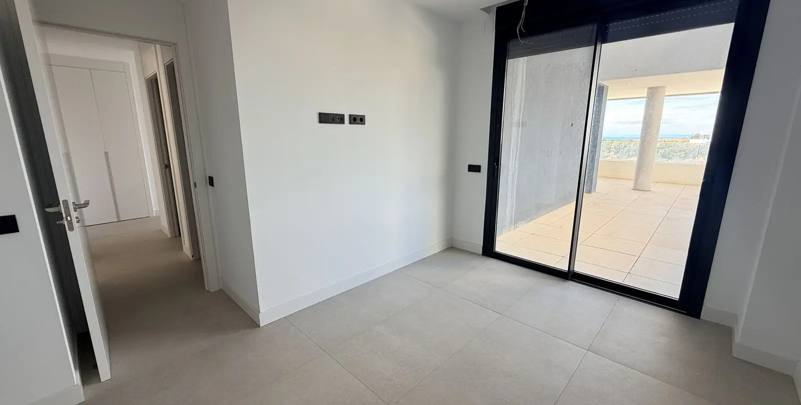 Sale of middle floor apartment in Altos de los Monteros 26