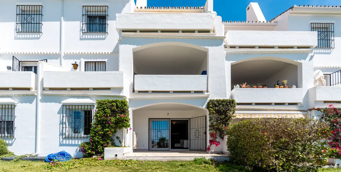 Venta de apartamento en planta baja en Nueva Andalucía 3