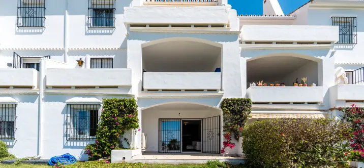 Продажа апартаментов на первом этаже в Nueva Andalucía 2