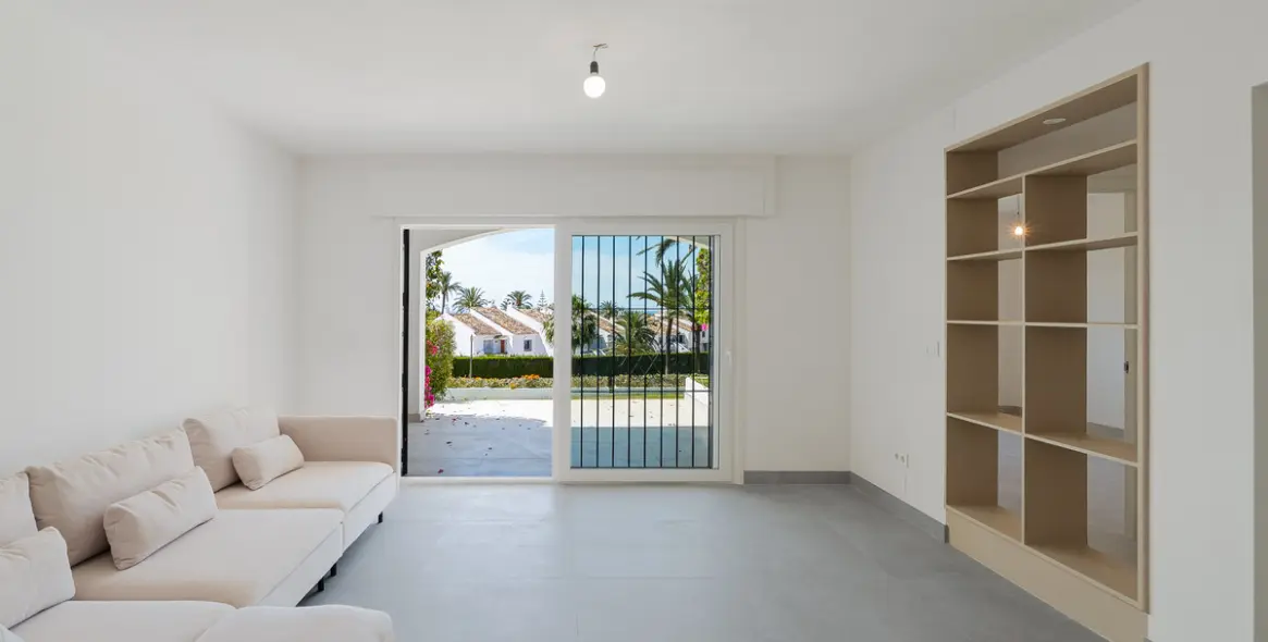 Venta de apartamento en planta baja en Nueva Andalucía 10