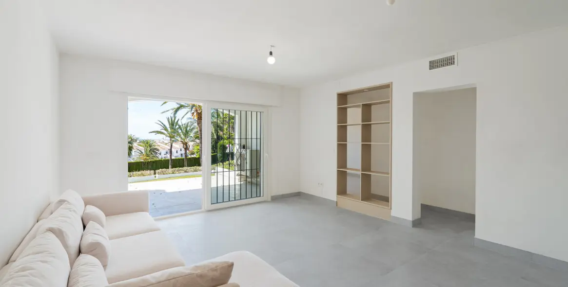 Venta de apartamento en planta baja en Nueva Andalucía 11