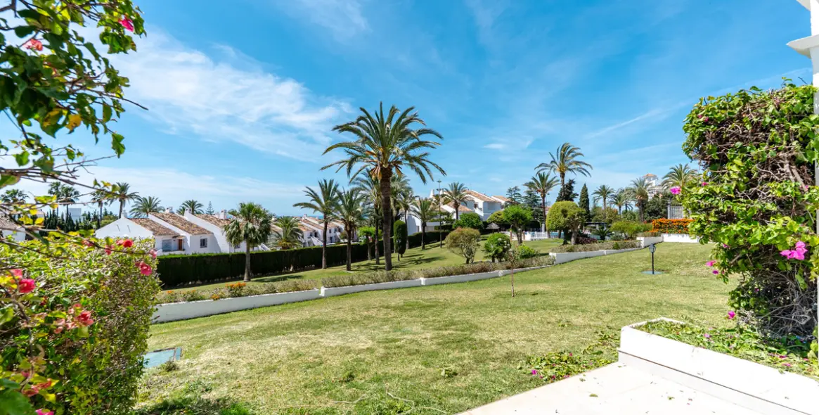 Venta de apartamento en planta baja en Nueva Andalucía 44