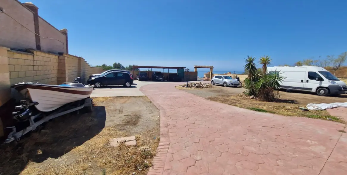 Продажа  отдельно стоящей виллы в Rincón de la Victoria 26