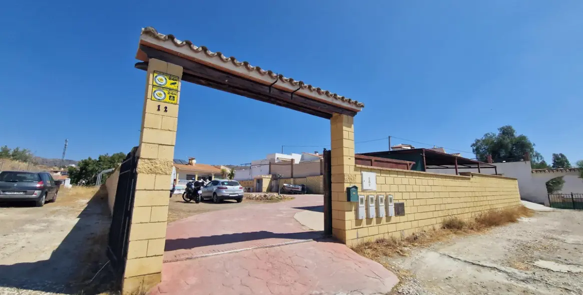 Продажа  отдельно стоящей виллы в Rincón de la Victoria 28