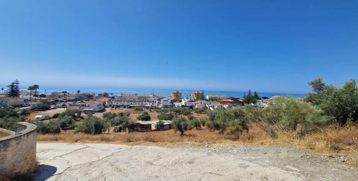 Продажа  отдельно стоящей виллы в Rincón de la Victoria 30