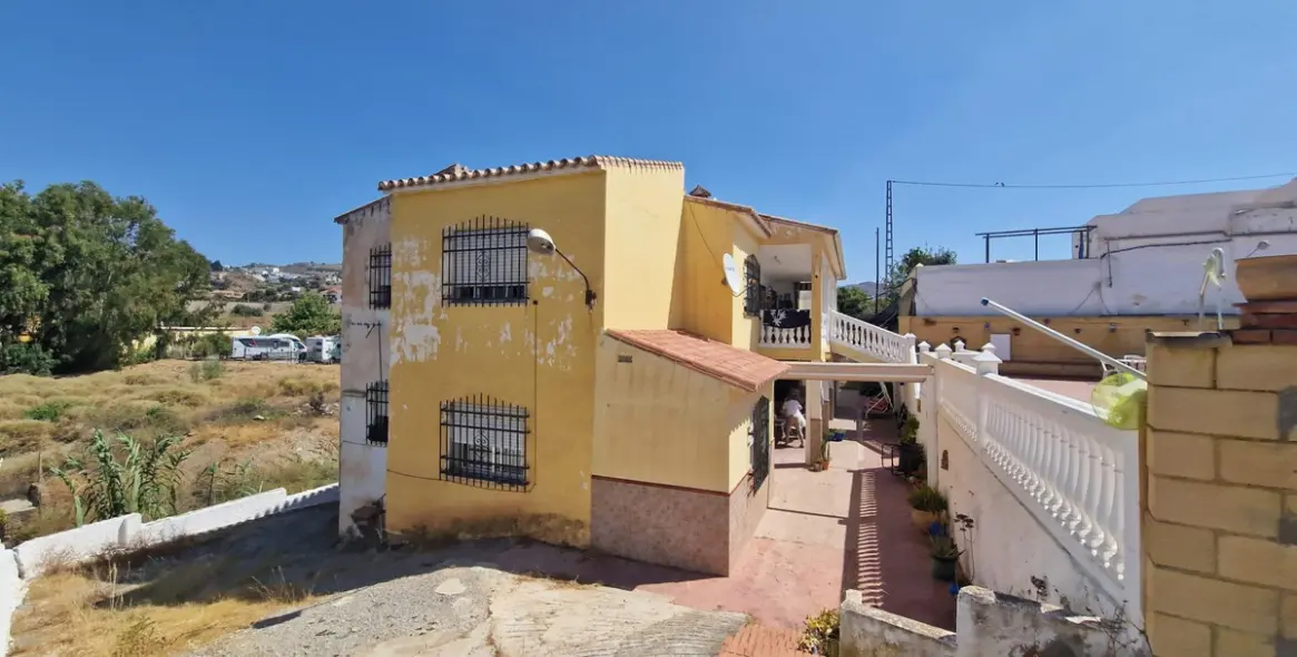 Продажа  отдельно стоящей виллы в Rincón de la Victoria 35