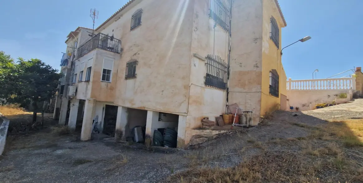 Продажа  отдельно стоящей виллы в Rincón de la Victoria 39