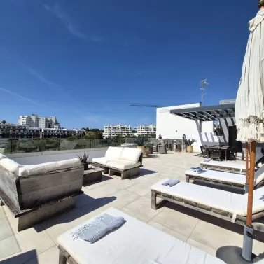 Продажа двухуровневого пентхауса в Estepona