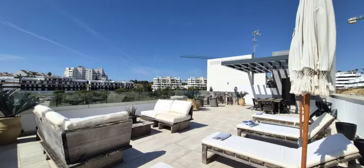 Продажа двухуровневого пентхауса в Estepona 1