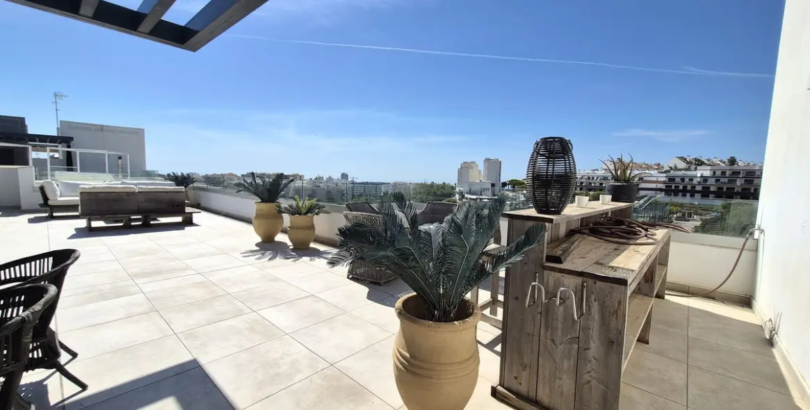 Продажа двухуровневого пентхауса в Estepona 7