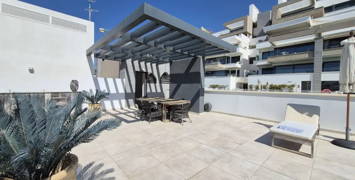 Продажа двухуровневого пентхауса в Estepona 8