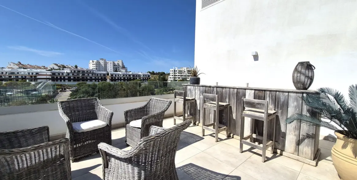 Продажа двухуровневого пентхауса в Estepona 10