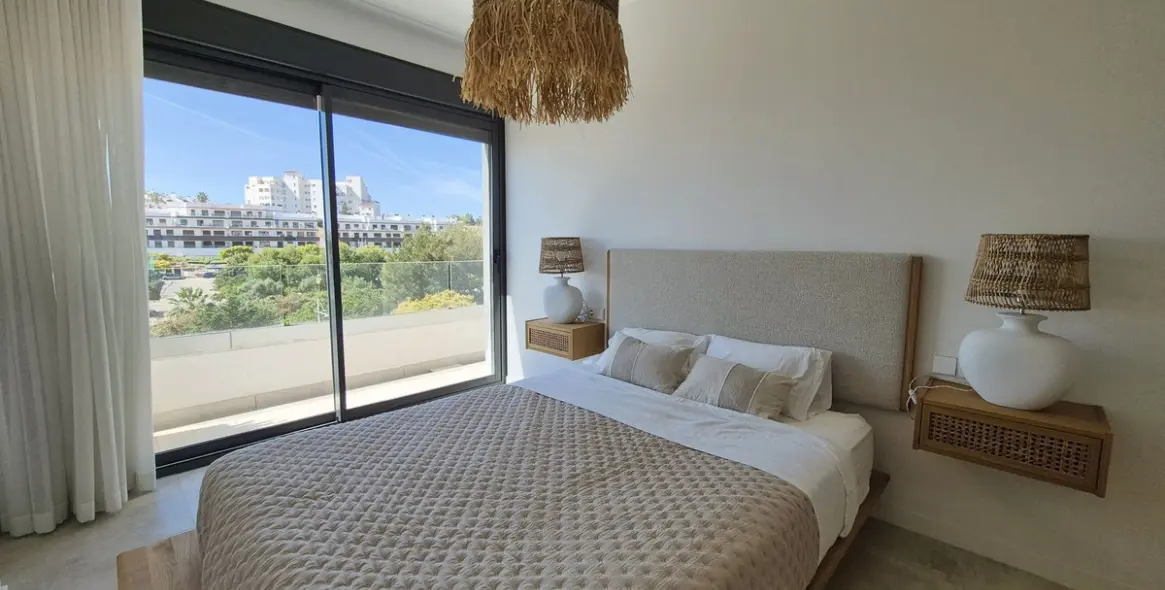 Продажа двухуровневого пентхауса в Estepona 39