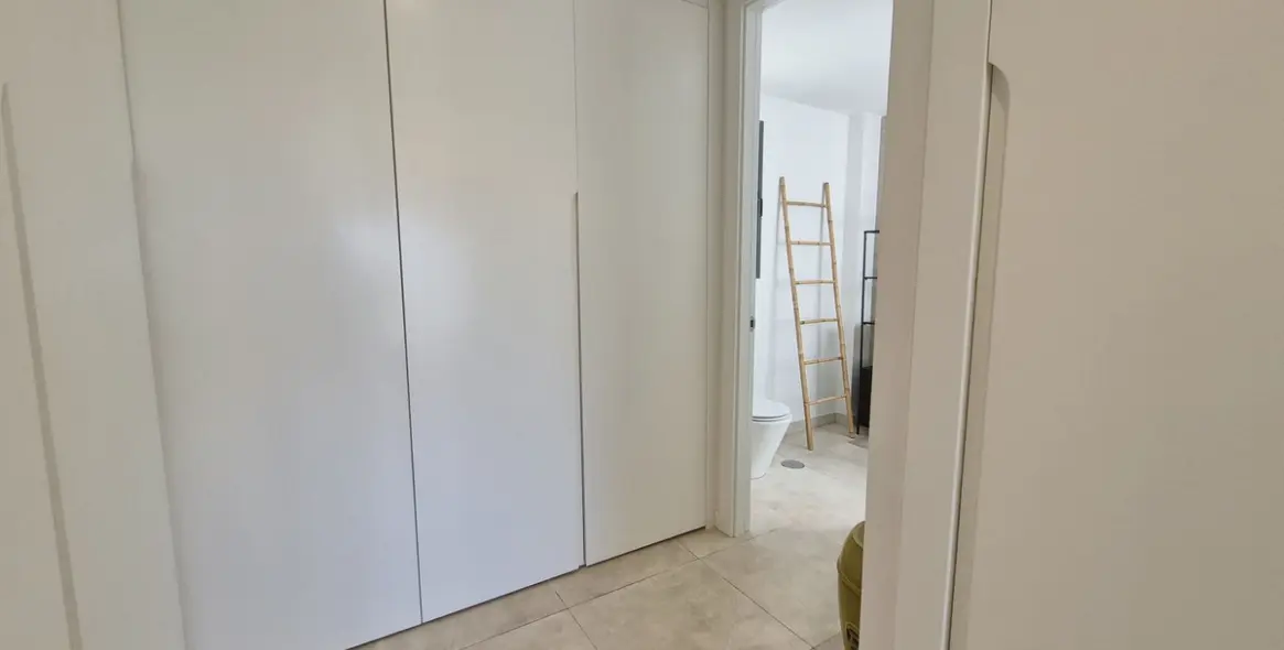 Продажа двухуровневого пентхауса в Estepona 43