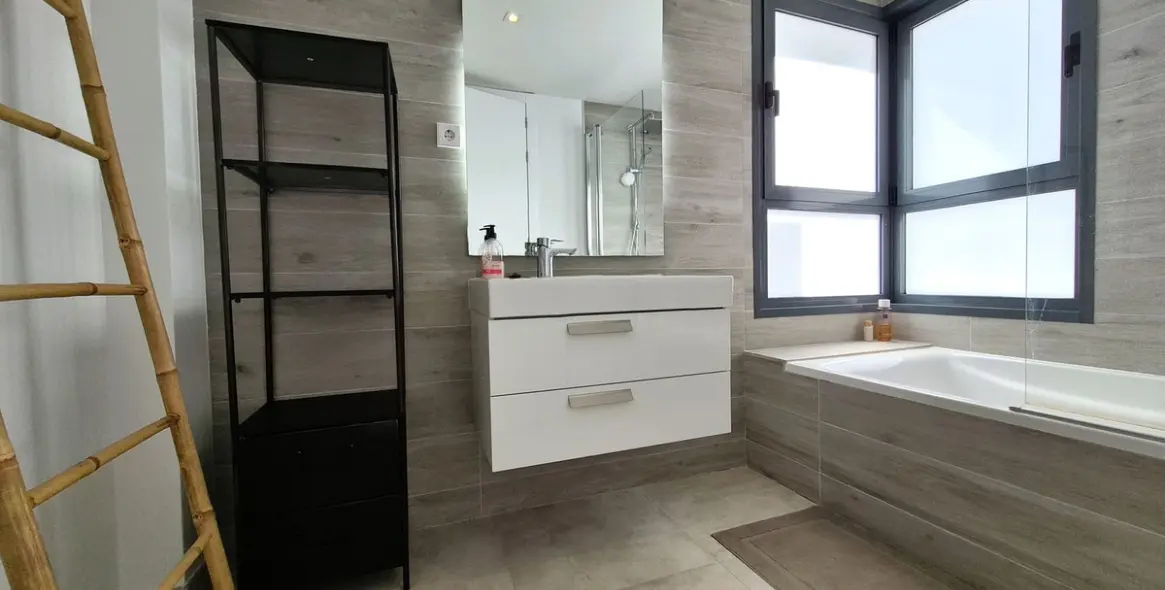 Продажа двухуровневого пентхауса в Estepona 44
