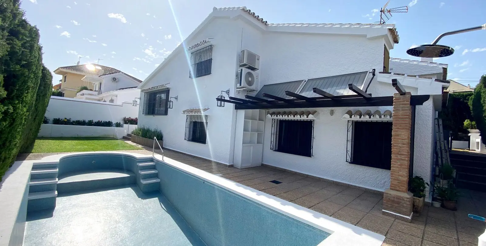 Sale of detached villa in Fuengirola 1