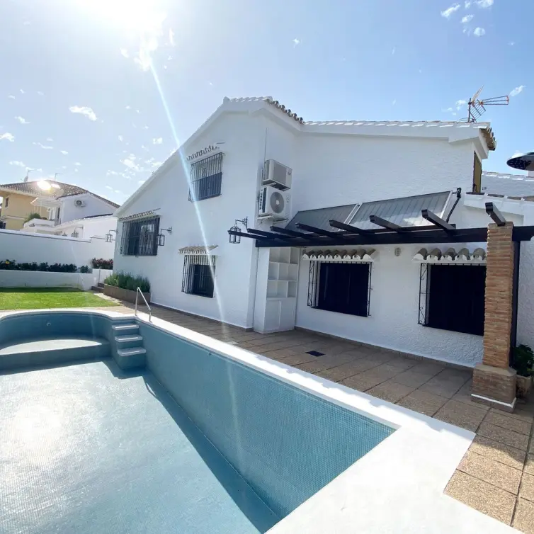 Venta de villa independiente en Fuengirola