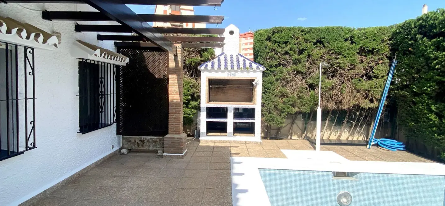 Venta de villa independiente en Fuengirola 1