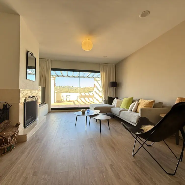 Sale of penthouse duplex in Benahavís