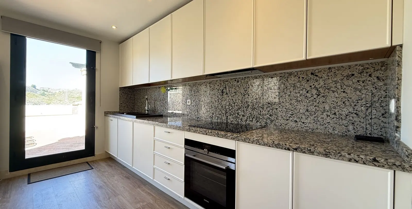 Sale of penthouse duplex in Benahavís 19