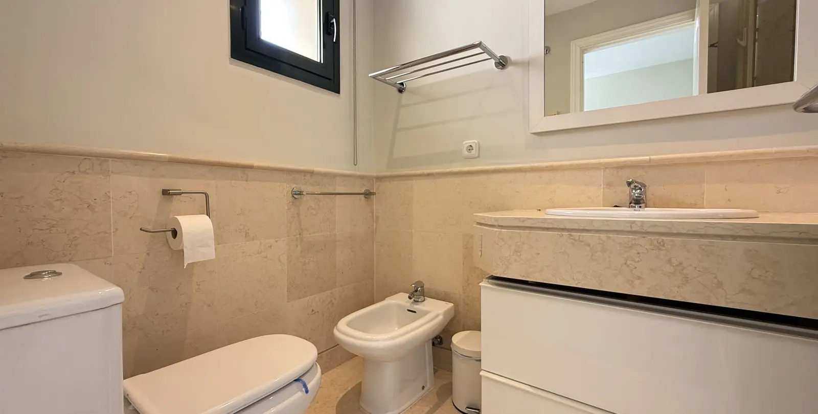 Sale of penthouse duplex in Benahavís 32