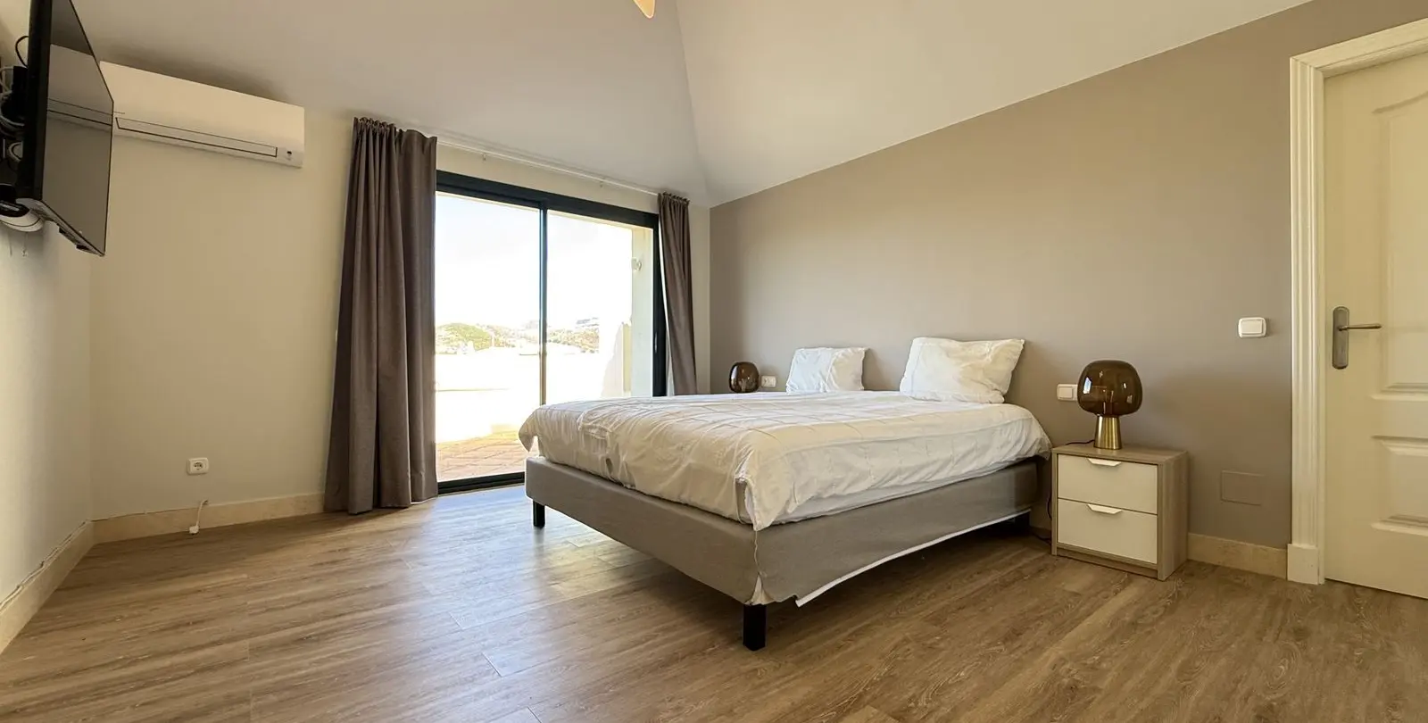 Sale of penthouse duplex in Benahavís 36