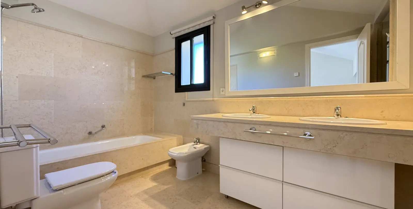 Sale of penthouse duplex in Benahavís 39