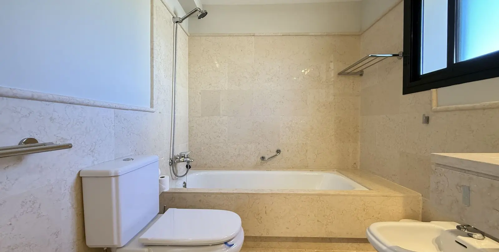 Sale of penthouse duplex in Benahavís 40