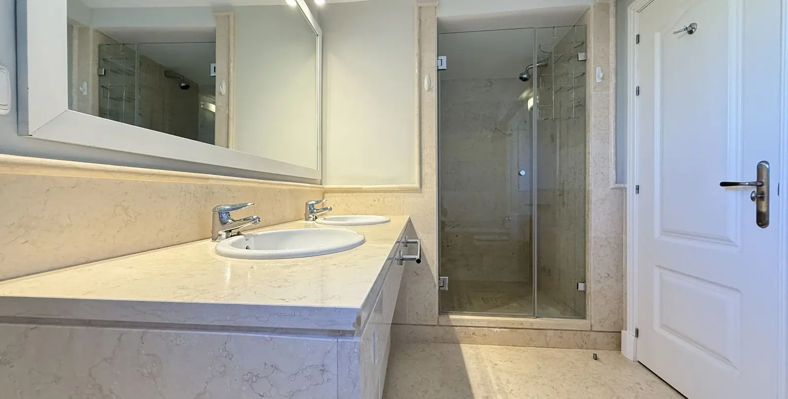 Sale of penthouse duplex in Benahavís 41