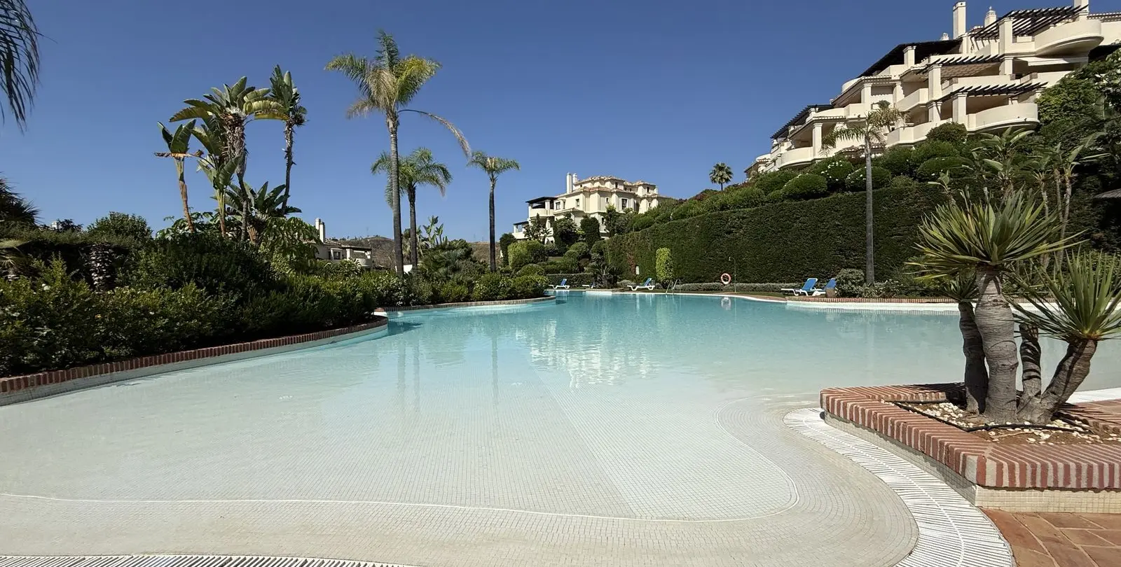 Sale of penthouse duplex in Benahavís 46