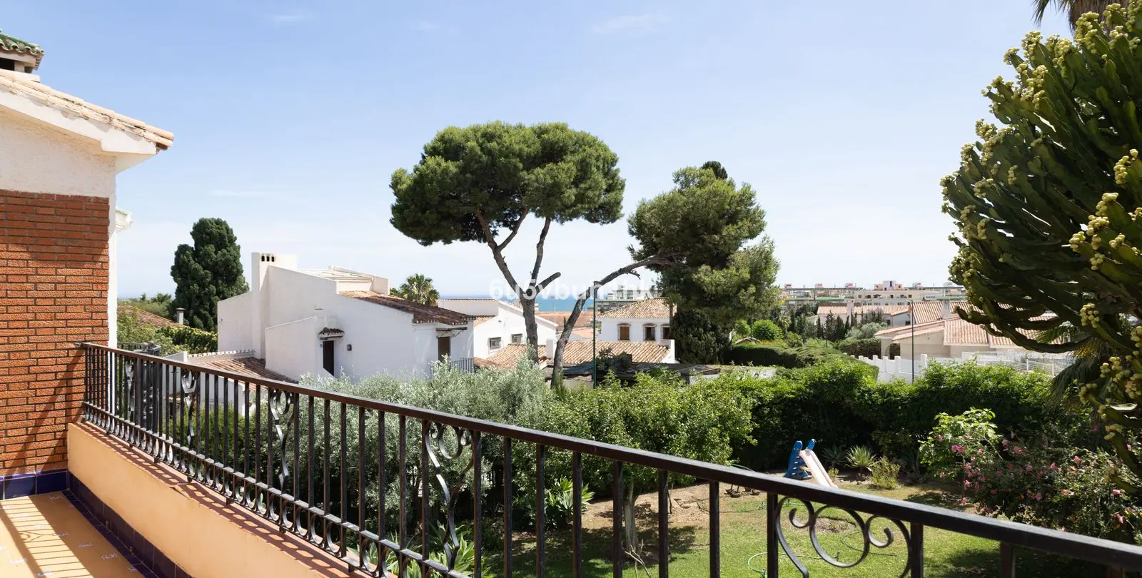 Sale of townhouse in Miraflores del Palo 27