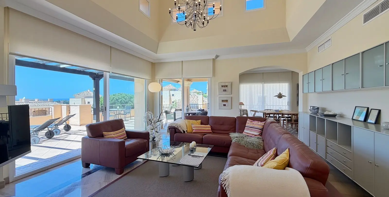 Продажа двухуровневого пентхауса в Elviria 1