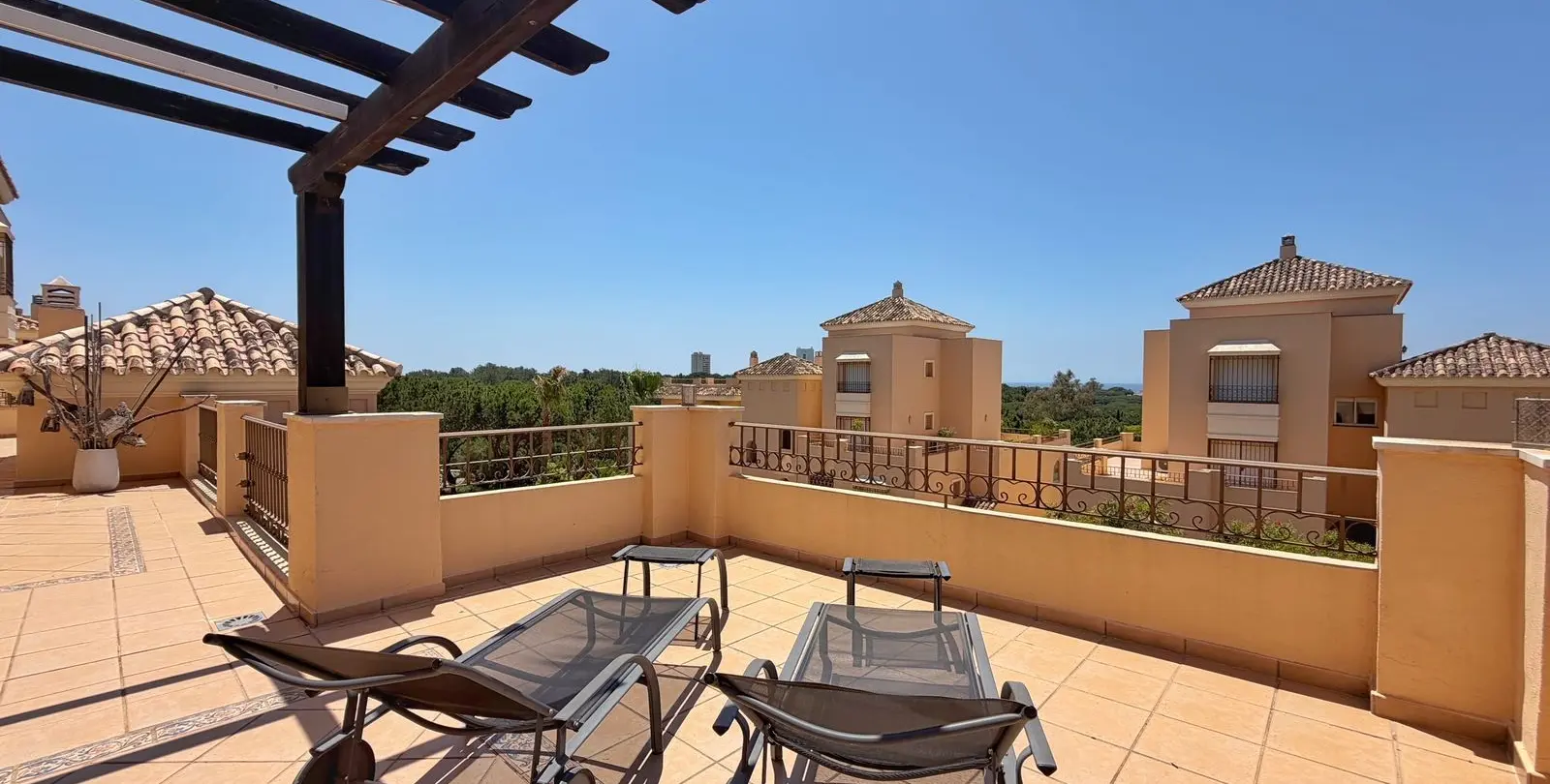 Продажа двухуровневого пентхауса в Elviria 2