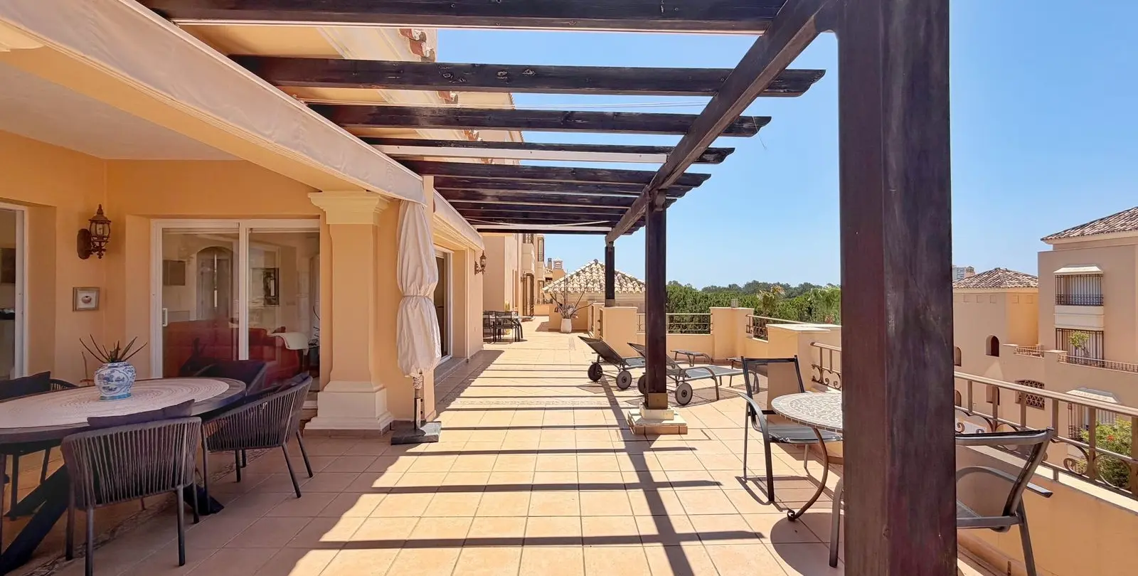 Продажа двухуровневого пентхауса в Elviria 5