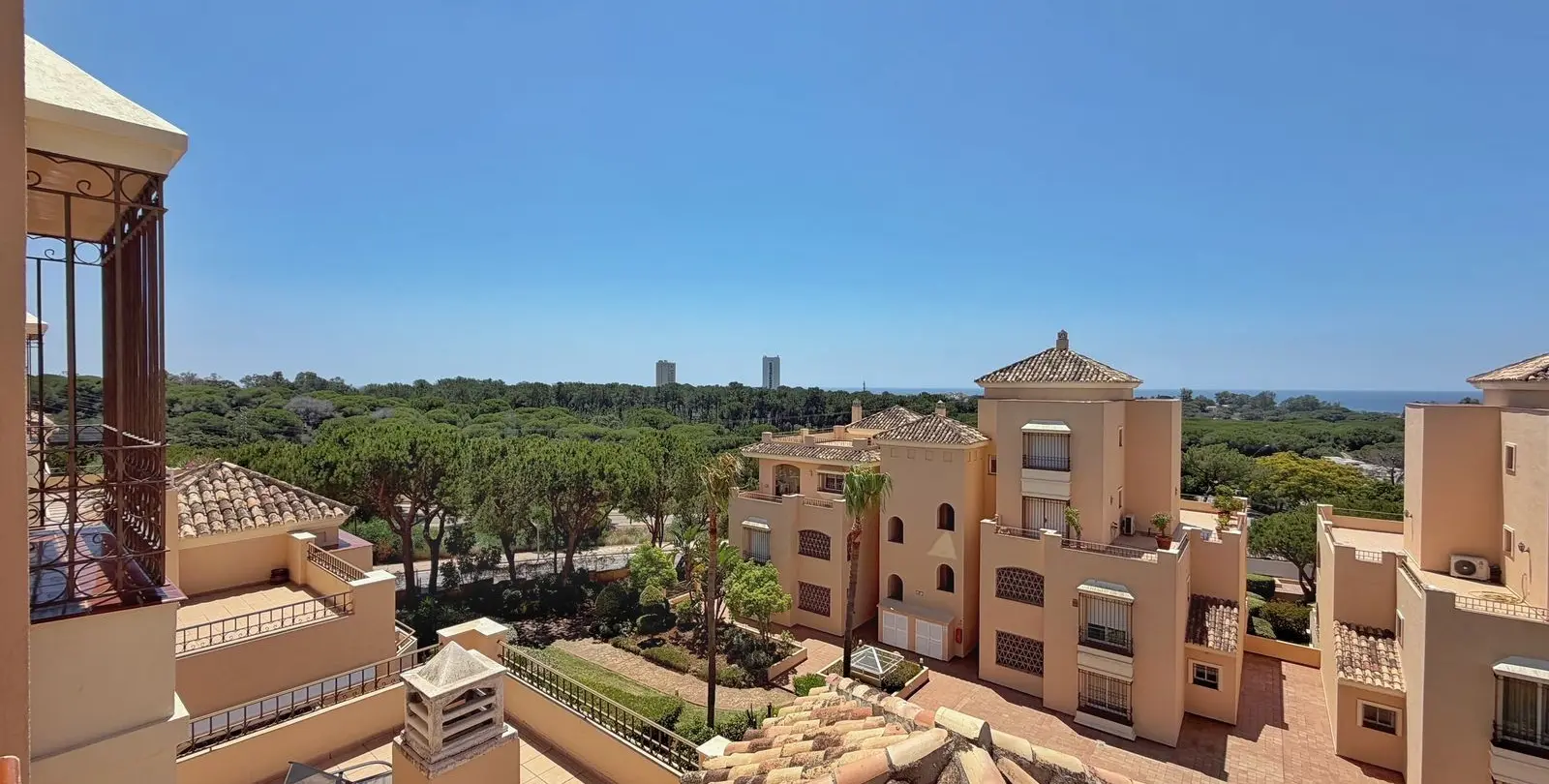 Продажа двухуровневого пентхауса в Elviria 6