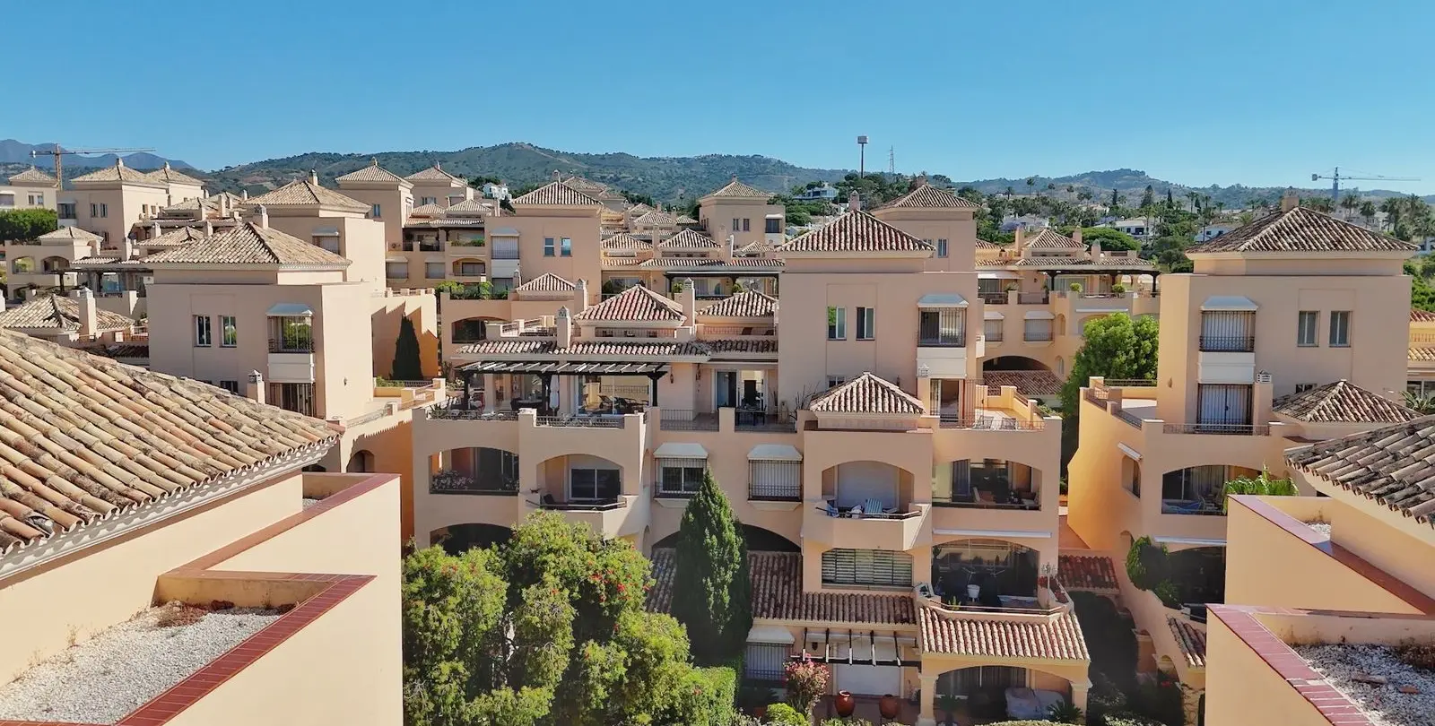 Продажа двухуровневого пентхауса в Elviria 8