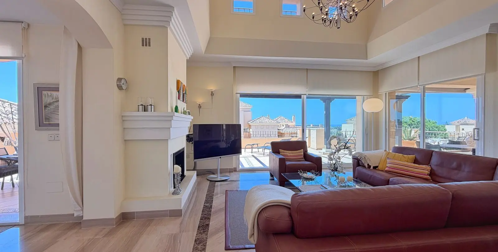Продажа двухуровневого пентхауса в Elviria 11