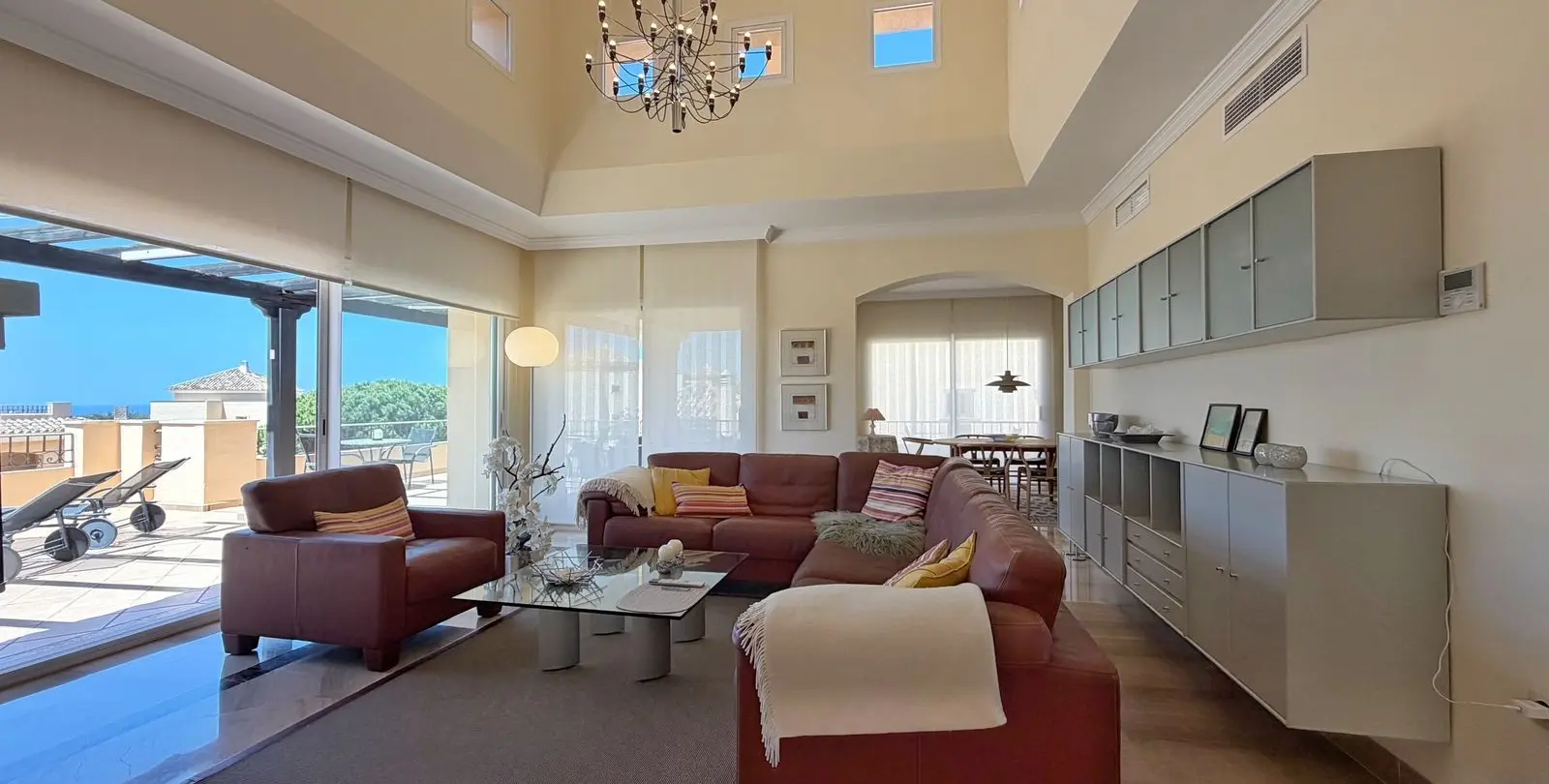 Продажа двухуровневого пентхауса в Elviria 24