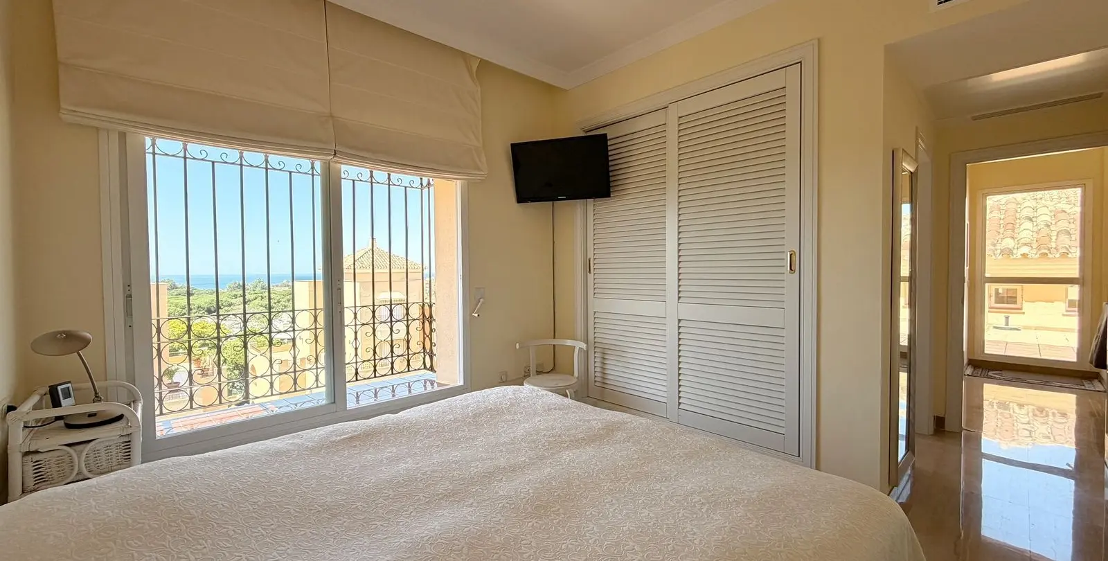 Продажа двухуровневого пентхауса в Elviria 26