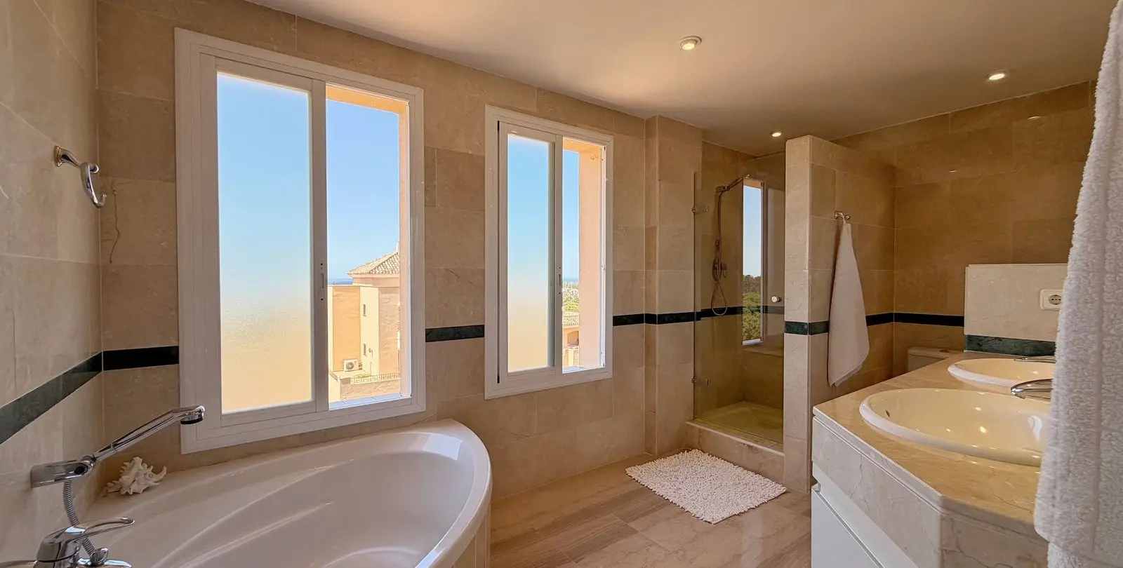 Продажа двухуровневого пентхауса в Elviria 31