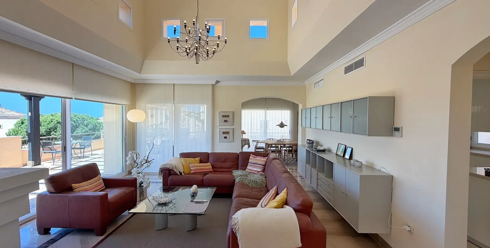 Продажа двухуровневого пентхауса в Elviria 32