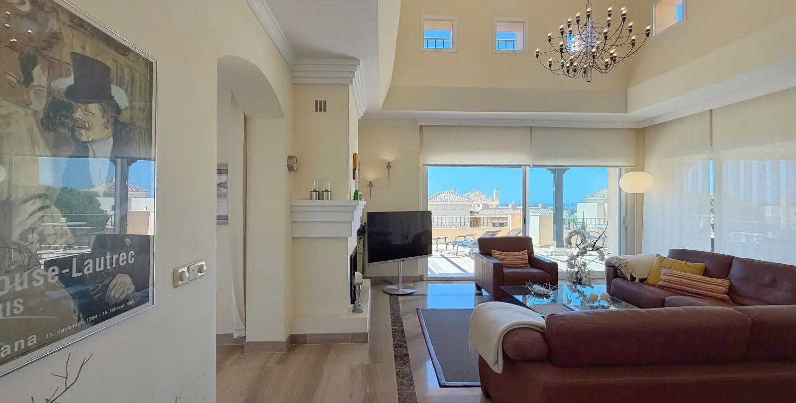 Продажа двухуровневого пентхауса в Elviria 33