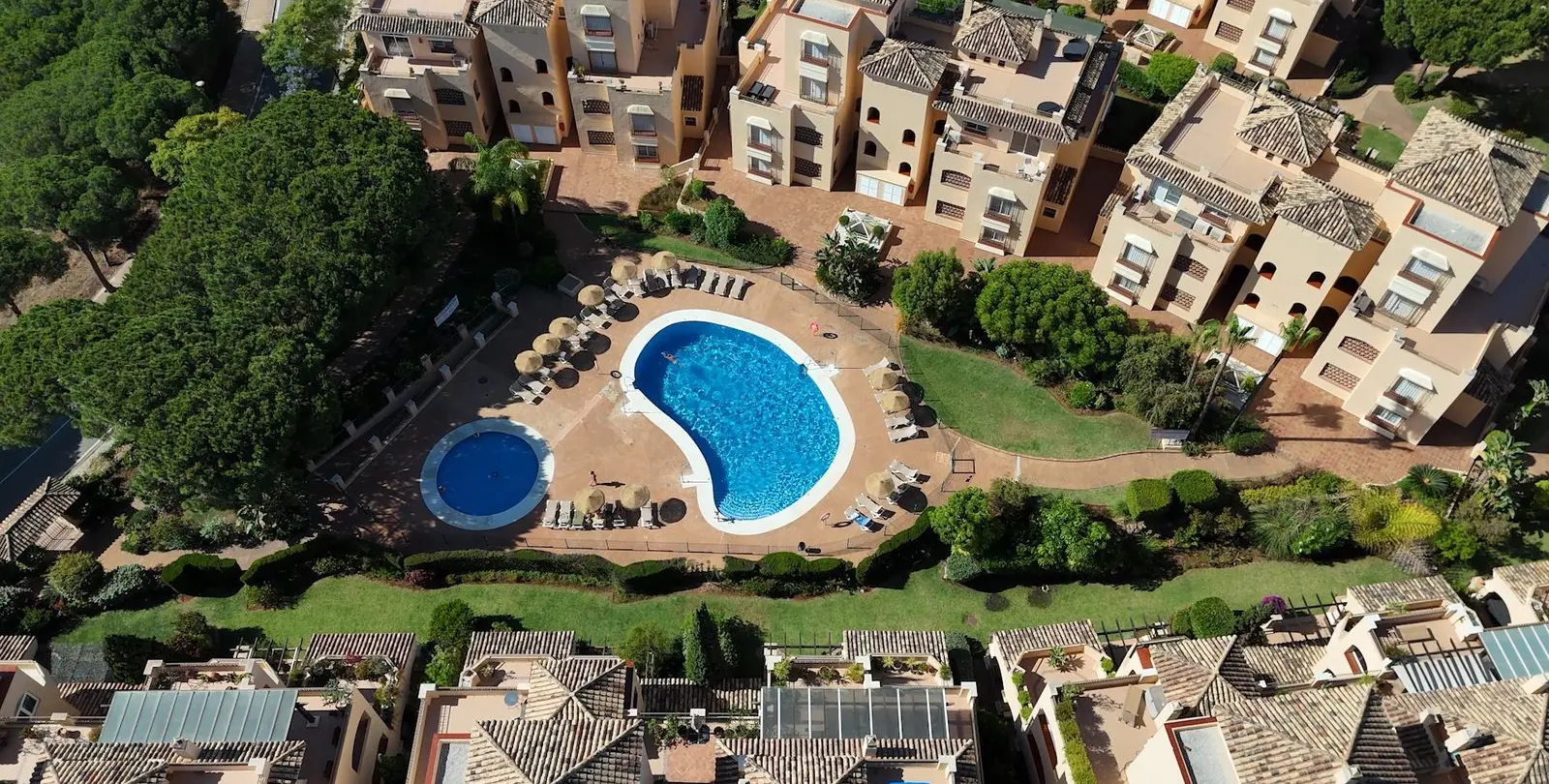 Продажа двухуровневого пентхауса в Elviria 37