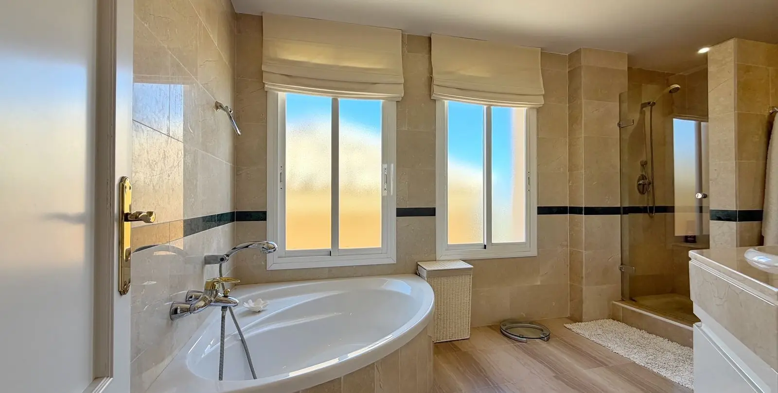 Продажа двухуровневого пентхауса в Elviria 40