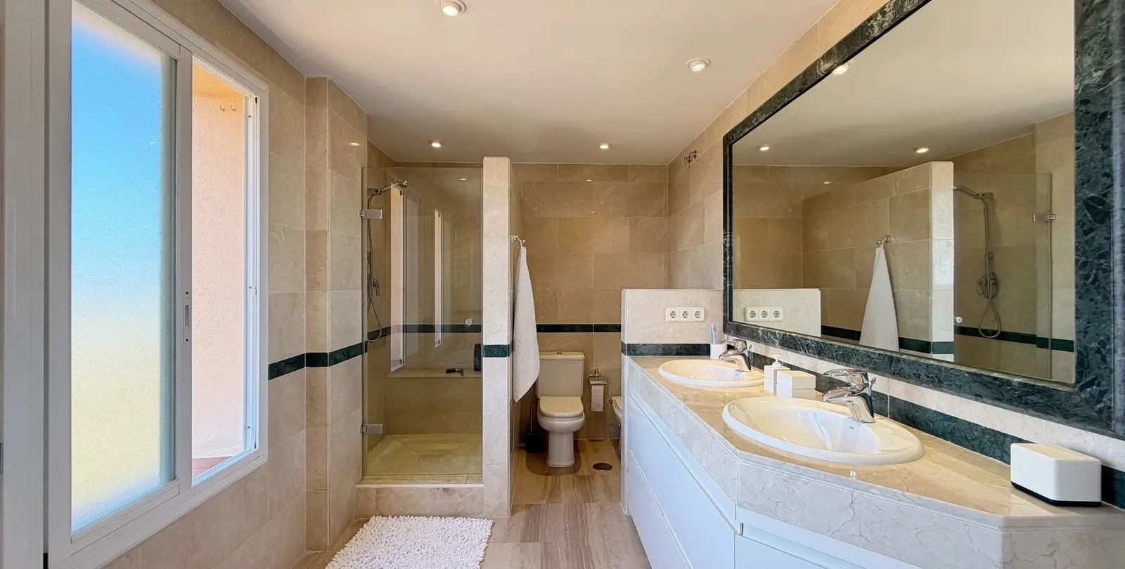Продажа двухуровневого пентхауса в Elviria 41