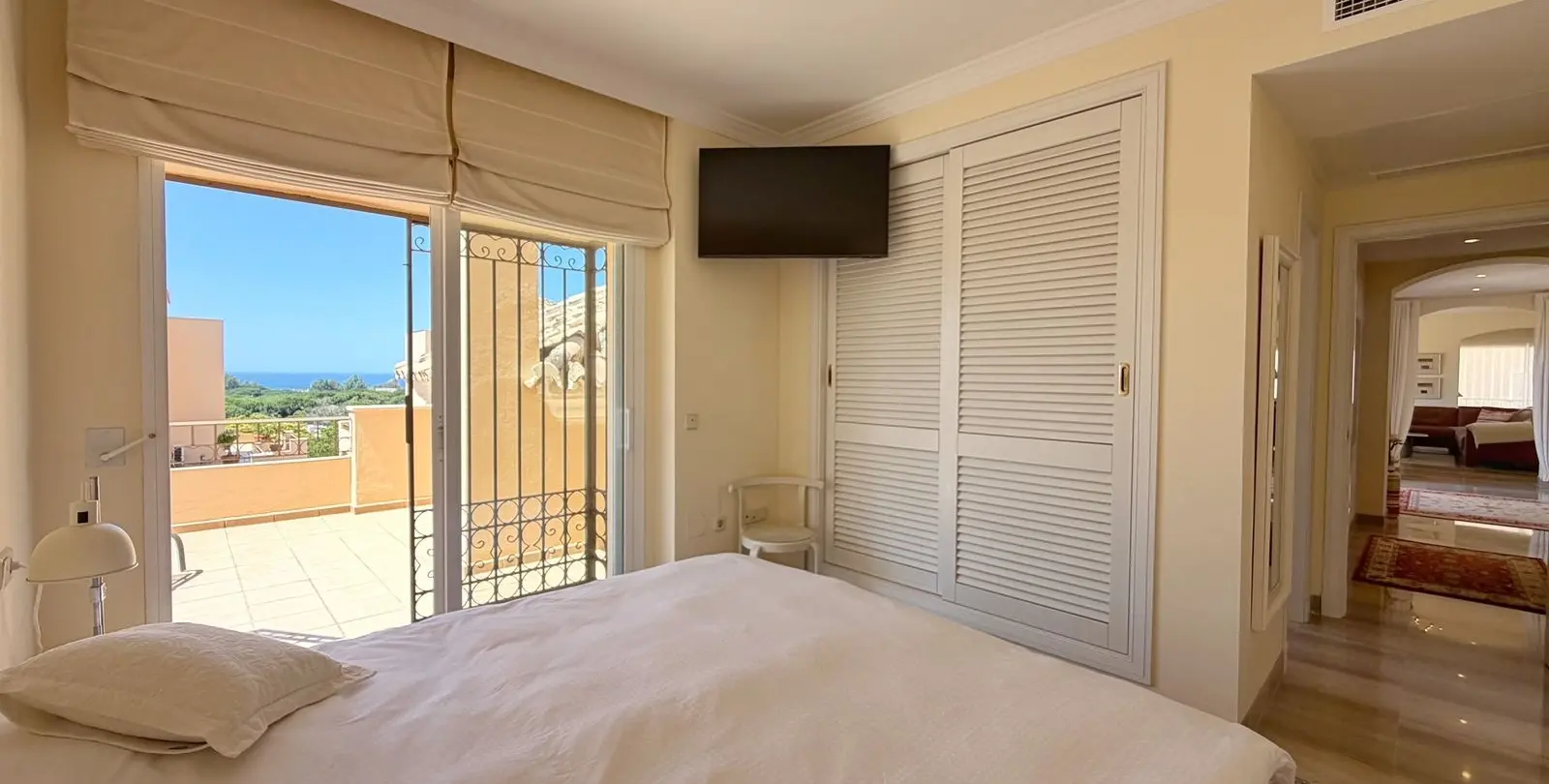 Продажа двухуровневого пентхауса в Elviria 45