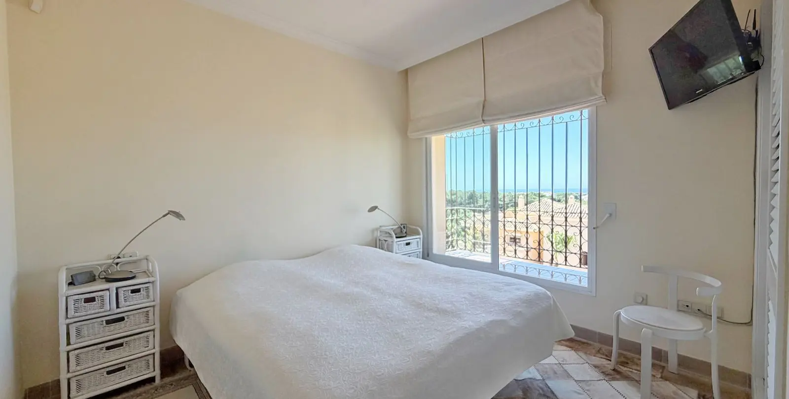 Продажа двухуровневого пентхауса в Elviria 46