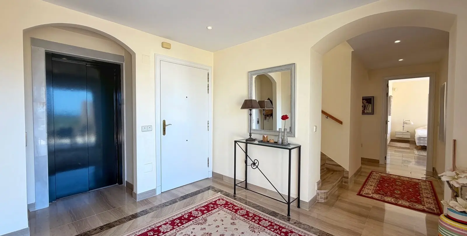 Продажа двухуровневого пентхауса в Elviria 49